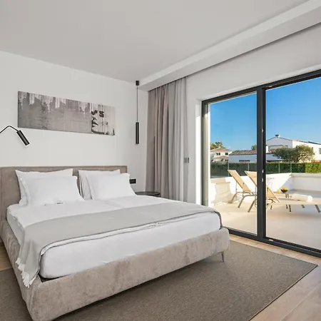 빌라 Asmoa For 8 People Near Porec With 45 M2 Heated Pool, Wellness & Sea View *