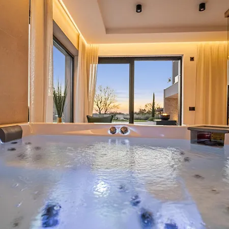 Asmoa For 8 People Near Porec With 45 M2 Heated Pool, Wellness & Sea View * Rapavel