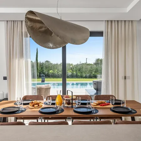 빌라 Asmoa For 8 People Near Porec With 45 M2 Heated Pool, Wellness & Sea View