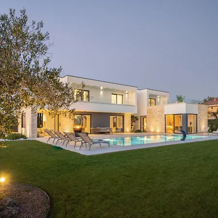 빌라 Asmoa For 8 People Near Porec With 45 M2 Heated Pool, Wellness & Sea View *