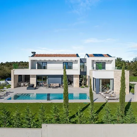 빌라 Asmoa For 8 People Near Porec With 45 M2 Heated Pool, Wellness & Sea View *