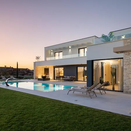 빌라 Asmoa For 8 People Near Porec With 45 M2 Heated Pool, Wellness & Sea View *