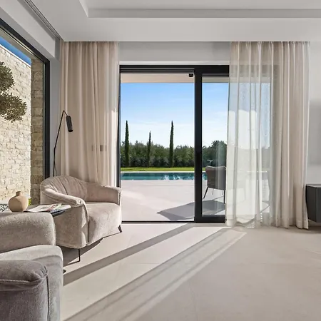 빌라 Asmoa For 8 People Near Porec With 45 M2 Heated Pool, Wellness & Sea View *