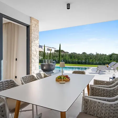 Asmoa For 8 People Near Porec With 45 M2 Heated Pool, Wellness & Sea View * Rapavel