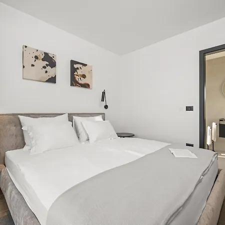 Asmoa For 8 People Near Porec With 45 M2 Heated Pool, Wellness & Sea View 빌라 Rapavel
