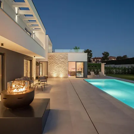 빌라 Asmoa For 8 People Near Porec With 45 M2 Heated Pool, Wellness & Sea View
