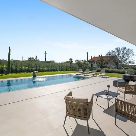 빌라 Asmoa For 8 People Near Porec With 45 M2 Heated Pool, Wellness & Sea View *
