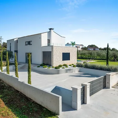 빌라 Asmoa For 8 People Near Porec With 45 M2 Heated Pool, Wellness & Sea View Rapavel